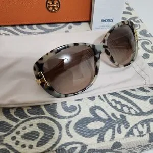 Tory Burch Tortoise Sunglasses with case and drawstring pouch Tory Burch | Accessories | Tory Burch Tortoise Shell  main image 3